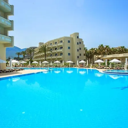 Jasmine Court Hotel & Spa Central Beachfront מלון 4*