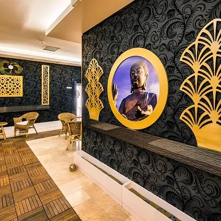 Jasmine Court Hotel & Spa Central Beachfront מלון 4*
