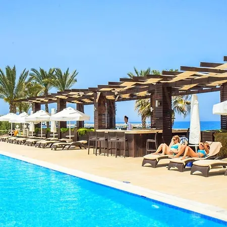 Jasmine Court Hotel & Spa Central Beachfront 4* קיירניה