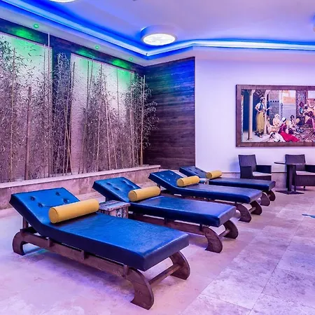 Jasmine Court Hotel & Spa Central Beachfront