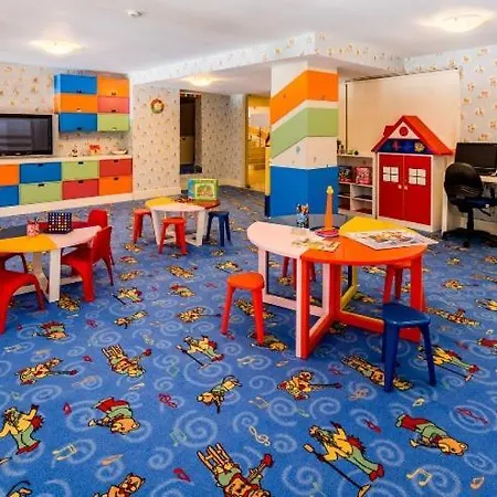 Jasmine Court Hotel & Spa Central Beachfront מלון 4*