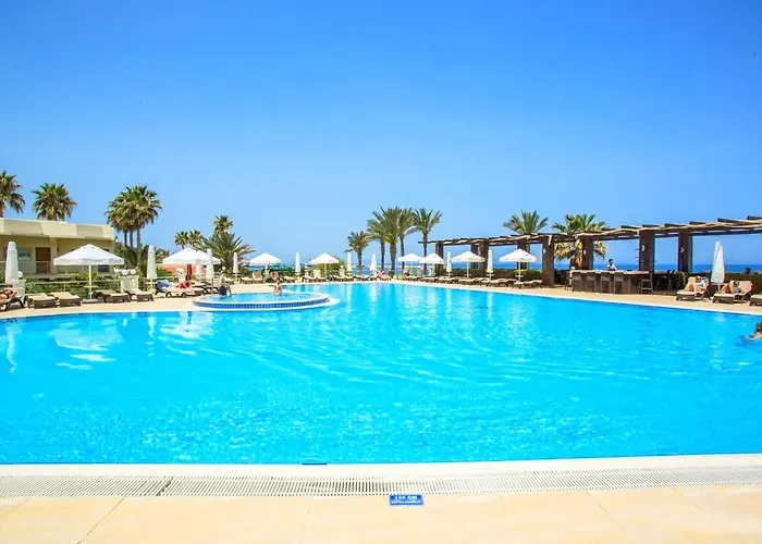 Dome Hotel & Casino Central Kyrenia 4*