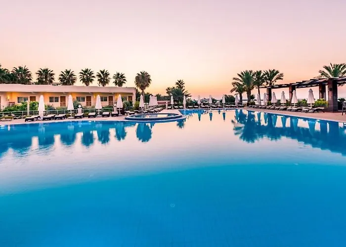 Dome Hotel & Casino Central Kyrenia 4* キレニア