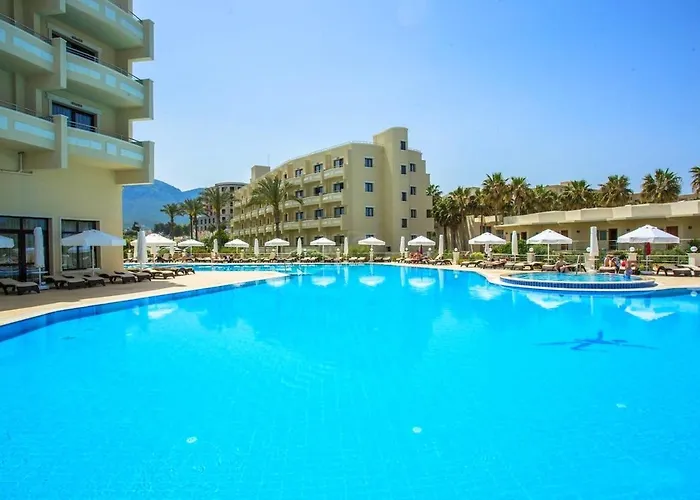 Dome Hotel & Casino Central Kyrenia ホテル 4*