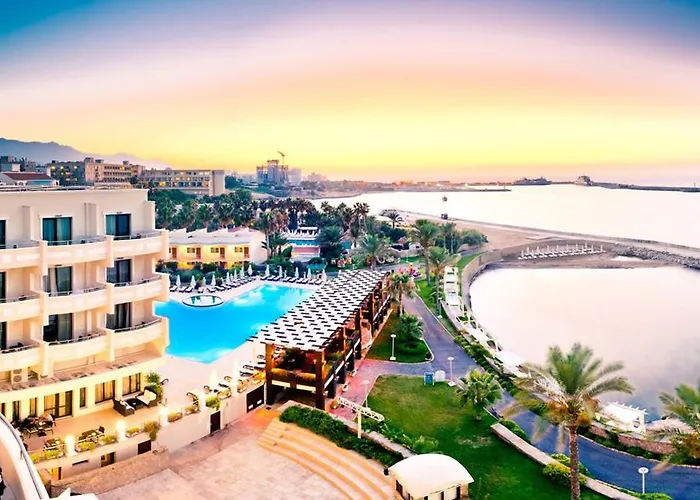 Dome Hotel & Casino Central Kyrenia ホテル 4*