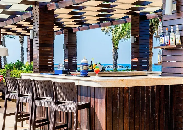 ホテル Dome Hotel & Casino Central Kyrenia 4*