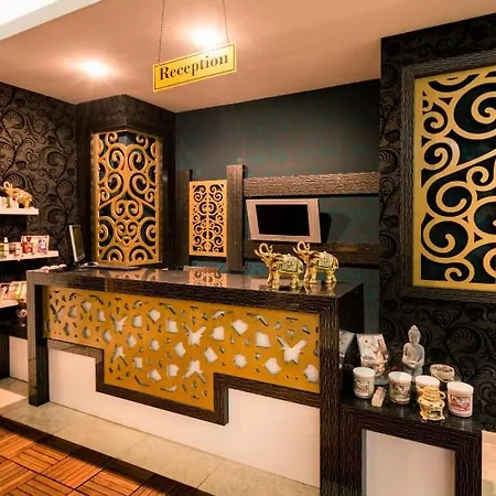 Jasmine Court Hotel & Spa Central Beachfront Otel 4*
